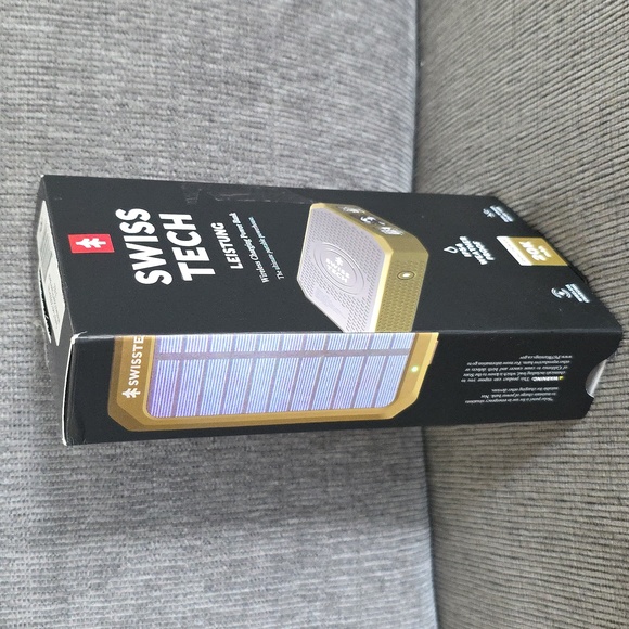 Swiss Tech Wireless Charging Power Bank, New - Picture 6 of 7